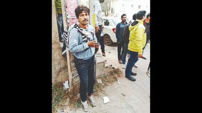 ‘Snatcher’ caught, tied to a pole in Mohali