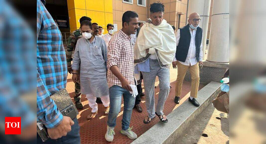 मॉर्निंग वॉक के दौरान थोराट के कंधे में लगी चोट, मुंबई शिफ्ट |  नागपुर समाचार – टाइम्स ऑफ इंडिया