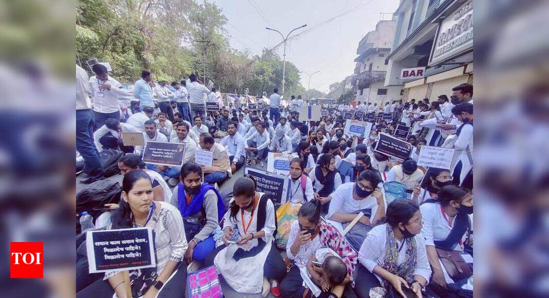 निजीकरण के विरोध में व्यावसायिक शिक्षक सड़कों पर उतरे |  नागपुर समाचार – टाइम्स ऑफ इंडिया