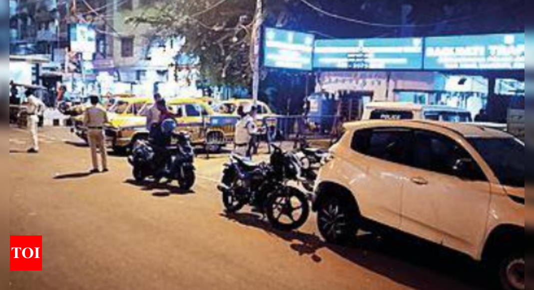 बगुईआटी में नशे में धुत बाइक सवारों ने पुलिसकर्मियों पर किया हमला, तीन गिरफ्तार |  कोलकाता समाचार – टाइम्स ऑफ इंडिया