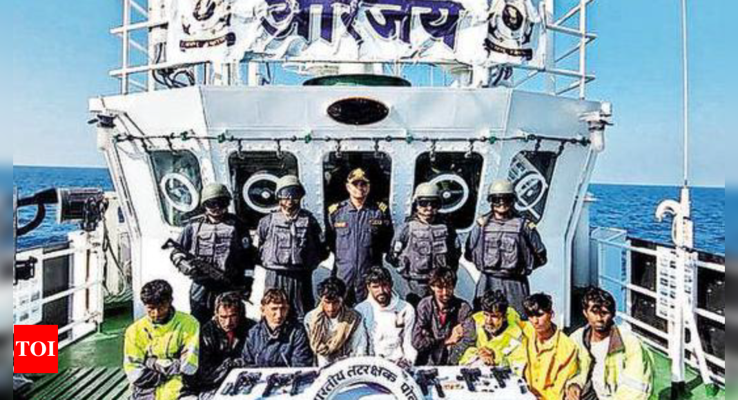 गुजरात में हथियार, बारूद और ड्रग्स के साथ पाकिस्तानी नाव जब्त |  अहमदाबाद समाचार – टाइम्स ऑफ इंडिया