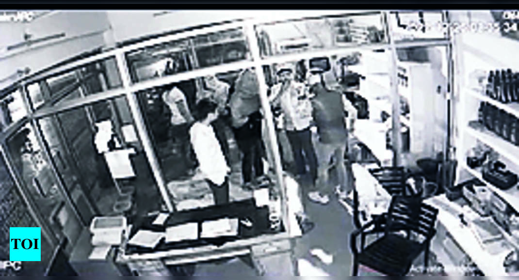 पोखरण में एसडीएम कार्यालय के सामने पांच लोगों ने पेट्रोल पंप लूटा  जयपुर समाचार – टाइम्स ऑफ इंडिया
