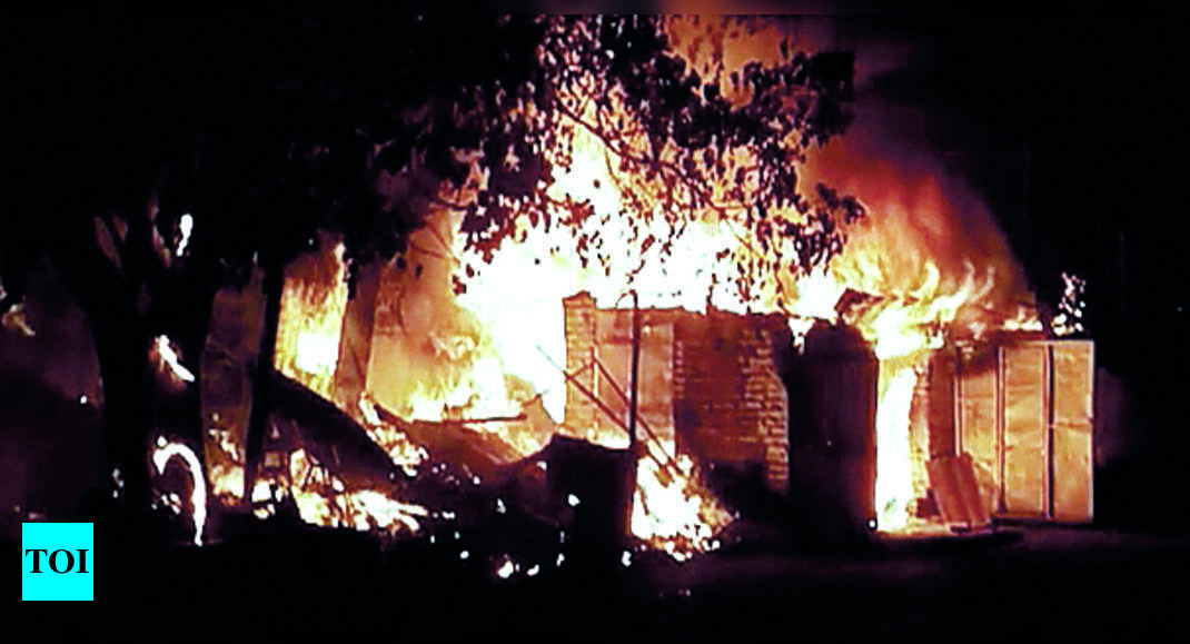 सुतारखाना में आग लगने से छह दुकानें जलकर खाक  कानपुर समाचार – टाइम्स ऑफ इंडिया