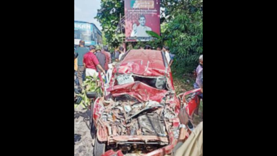 4 killed as car collides with bus in Thrissur | Kochi News - Times of India