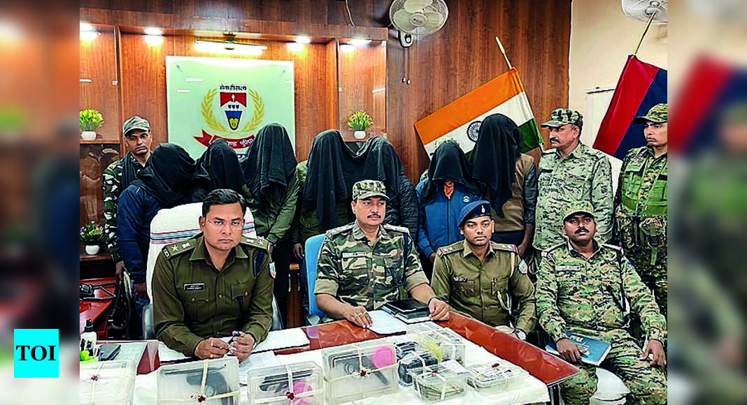 चतरा में 7 टीएसपीसी कैडरों में सब-जोनल कमांडर गिरफ्तार |  रांची समाचार – टाइम्स ऑफ इंडिया