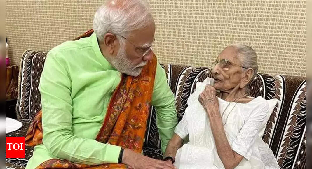 PM Modi reaches Ahmedabad hospital to meet ailing mother