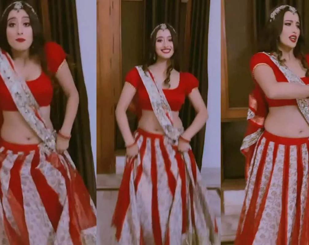 
Bhojpuri actress Shweta Mahara leaves netizens stunned with her latest sizzling dance video on Pawan Singh's HIT 'Loi Ke Toi' song
