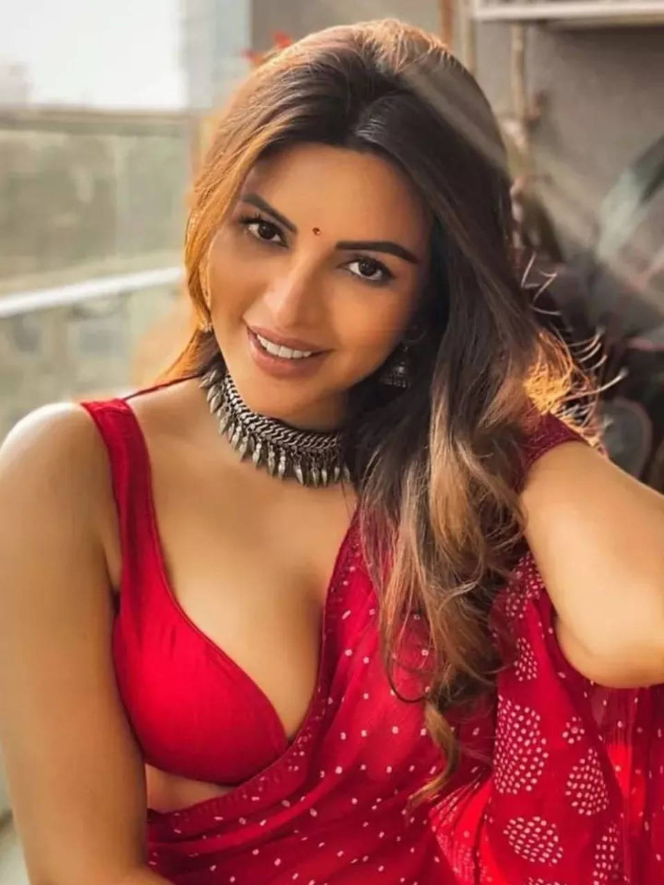 TV Bahu Shama Sikander goes Besharam Rang in sultry saree, bold blouse |  Zoom TV