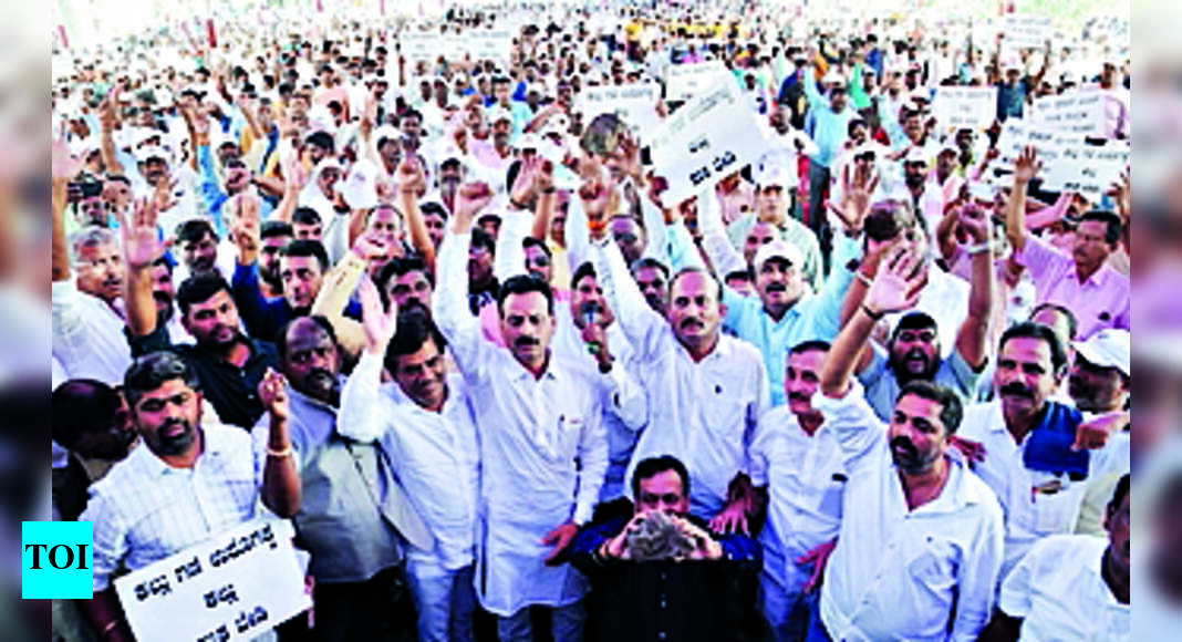 Quarry Workers, Crusher Owners Protest At Svs; Strike On For 6 Days