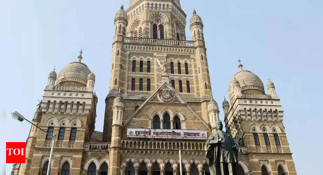 मुंबई: शिवसेना गुटों के बीच आमना-सामना के बाद, बीएमसी ने अपने मुख्यालय में सभी राजनीतिक दलों के कार्यालयों को सील कर दिया |  मुंबई समाचार – टाइम्स ऑफ इंडिया