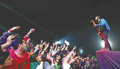 Arijit Singh fans anxious as uncertainty looms over his Kolkata concert
