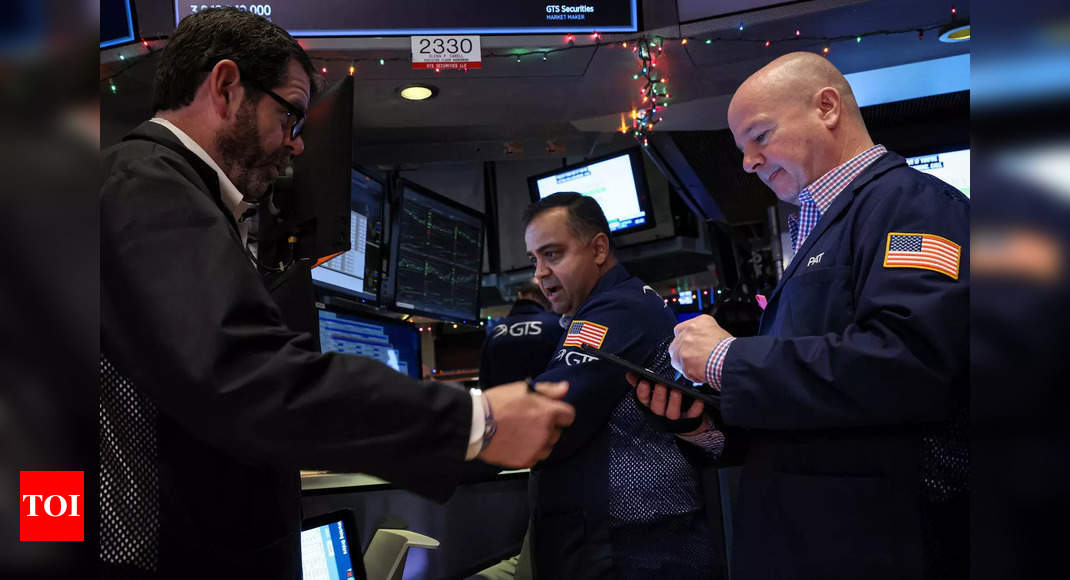 US stocks: Wall Street ends 2022 with biggest annual drop since 2008 – Times of India
