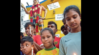 Residents of Gautampura grieve as Pele passes on