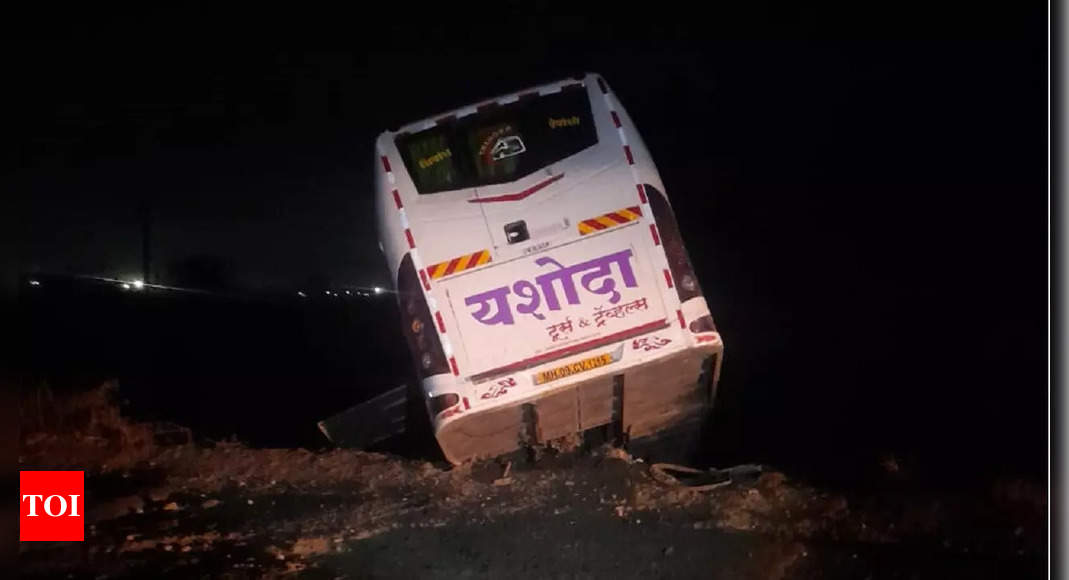 महाराष्ट्र: बारामती के पास दुर्घटनाग्रस्त हुई निजी बस की चपेट में आने से 27 छात्र घायल |  कोल्हापुर समाचार – टाइम्स ऑफ इंडिया