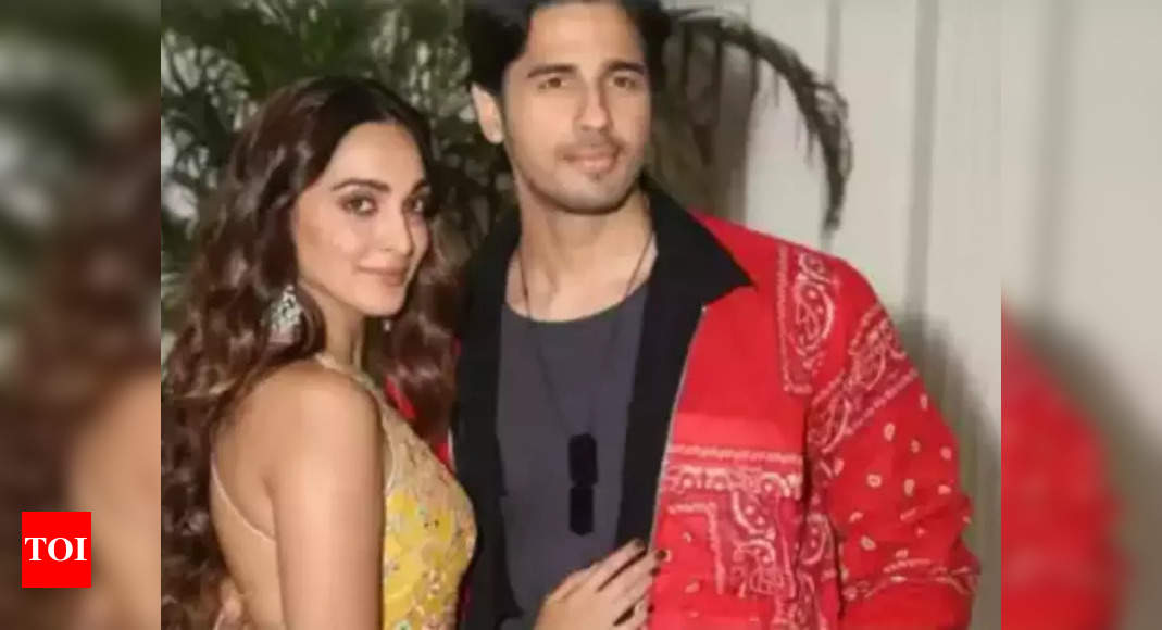 Kiara Advani and Sidharth Malhotra look stunning appearance as they get ready to ring in the new year with Karan Johar and Manish Malhotra – Pic inside – Times of India