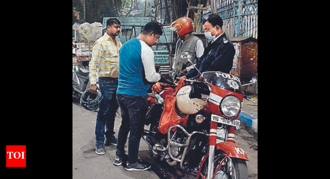 कोलकाता में पिछले 3 दिनों में शराब पीकर गाड़ी चलाने के 173 और बिना हेलमेट के सवारी करने के 147 मामले |  कोलकाता समाचार – टाइम्स ऑफ इंडिया