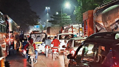Heavy vehicles, tourist buses choke Hadapsar & Nagar road stretches in Pune