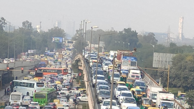 Massive traffic jams witnessed across Delhi owing to New Year ...