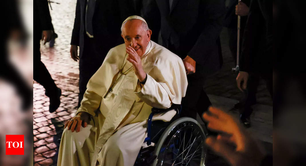 Pope Francis marks New Year as Vatican prepares to mourn Benedict – Times of India