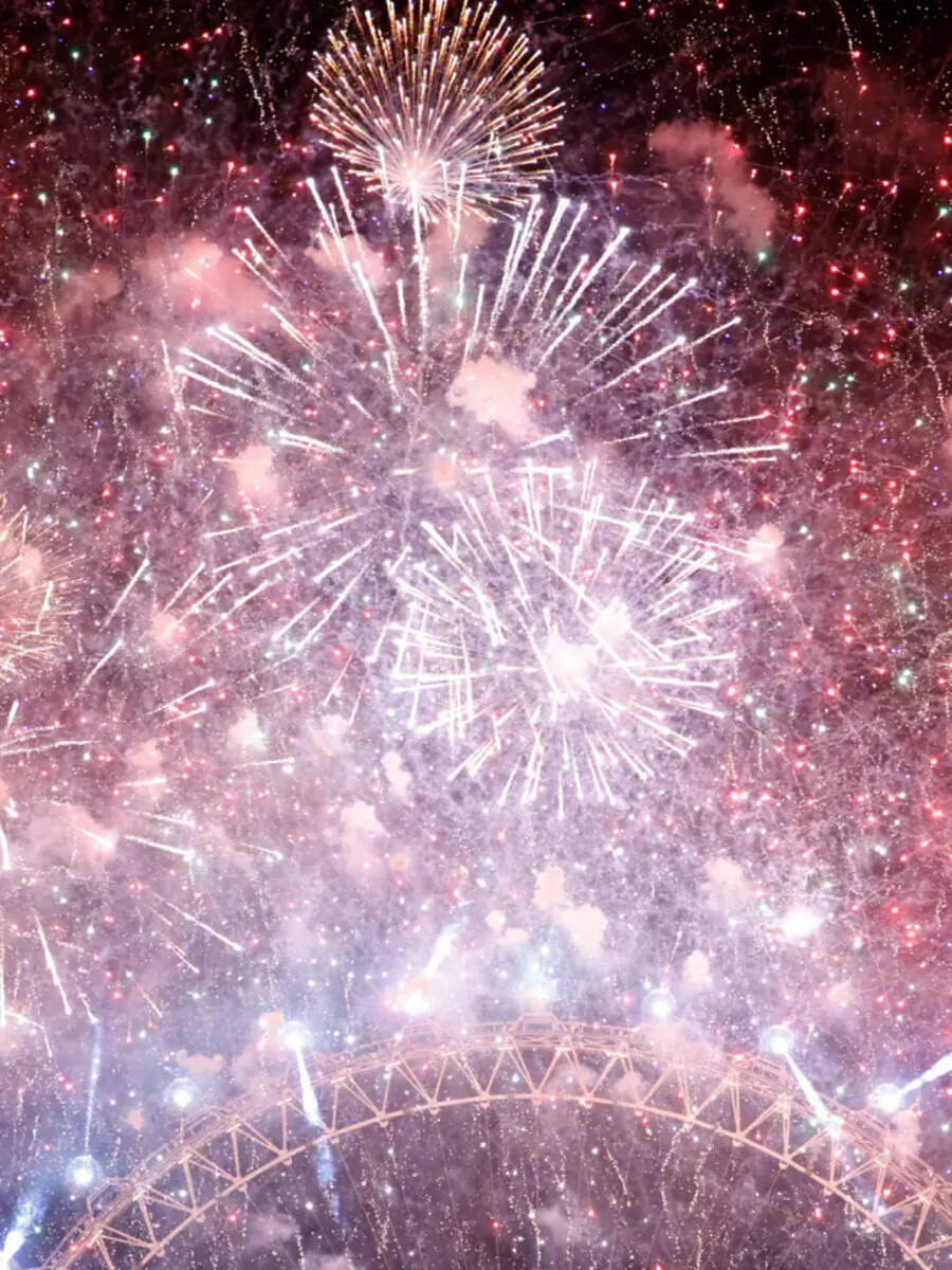 out-with-the-old-in-with-the-new-best-images-of-global-new-year