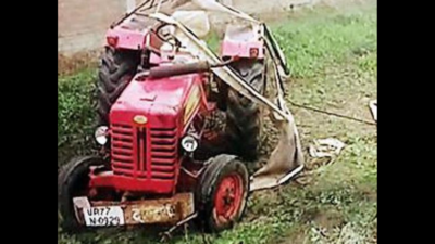 Three farmers die as tractor falls into ditch in UP's Jalaun | Kanpur ...