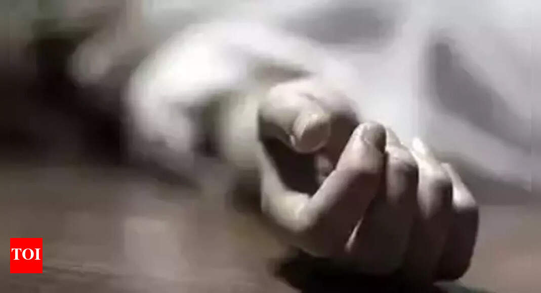वाराणसी में रेलवे क्वार्टर में व्यक्ति, पत्नी, बच्चा मृत मिले |  इंडिया न्यूज – टाइम्स ऑफ इंडिया