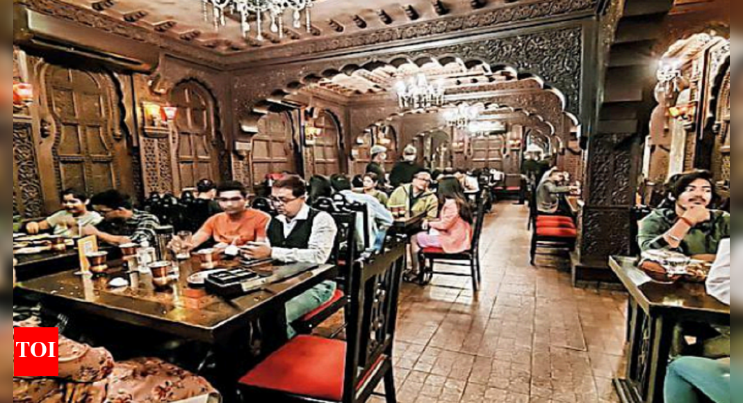 Kolkata restaurants packed on New Year's Eve, sales cross prepandemic