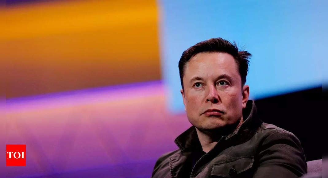Musk first ever to lose 0bn