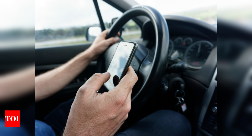 1,040 lives lost in road accidents due to use of mobile phone while driving