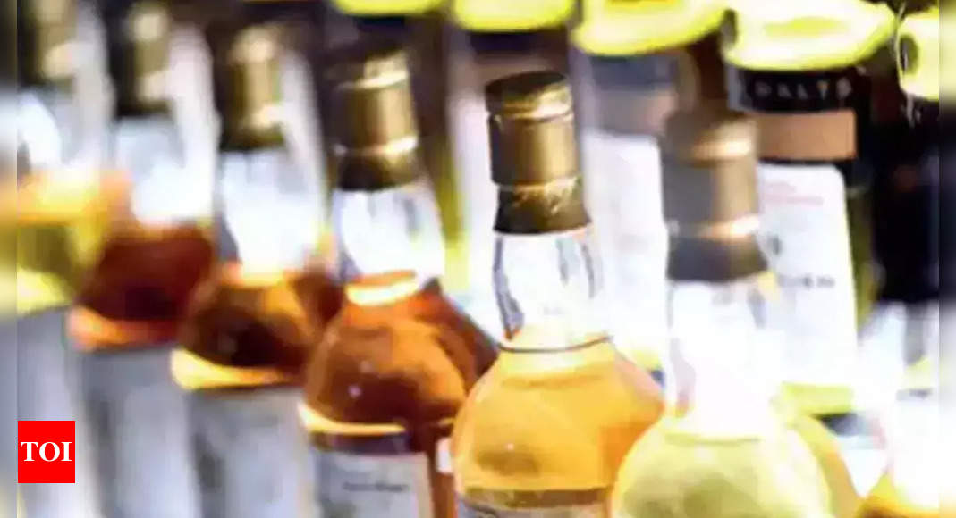 दिल्ली में एक हफ्ते में बिकी एक करोड़ से ज्यादा शराब की बोतलें |  दिल्ली समाचार – टाइम्स ऑफ इंडिया