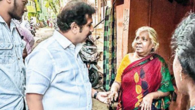 MLA JJ Ebenezer goes door-to-door to hear grievances in Chennai
