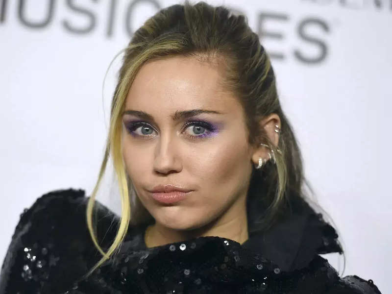 Miley Cyrus Sings ‘i Can Love Me Better Than You Can’ On Social Media 