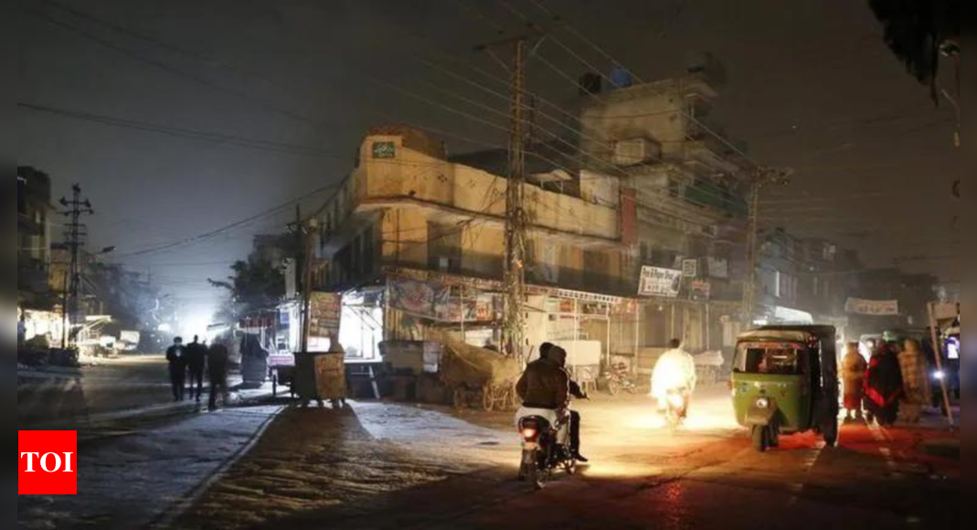 Shops, wedding halls to close early: Cash-strapped Pakistan announces austerity measures