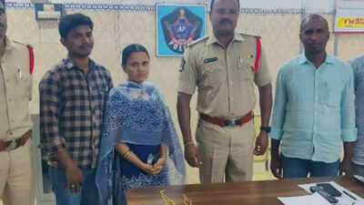 Police recover lost gold ornaments worth Rs 5 lakh within 48 hours in Andhra Pradesh's Jammalamadugu