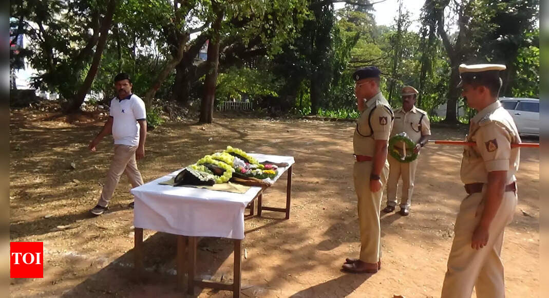 दक्षिण कन्नड़ पुलिस के खोजी कुत्ते को सुपुर्द-ए-खाक |  मंगलुरु समाचार – टाइम्स ऑफ इंडिया