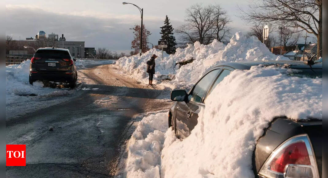 South Winter storm threatens heavy snow in US Midwest, tornadoes in