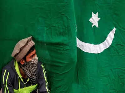 Cash-strapped Pak announces early closure of markets, wedding halls to save energy