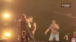 'Chammak Challo' by Honey Singh at Pune concert