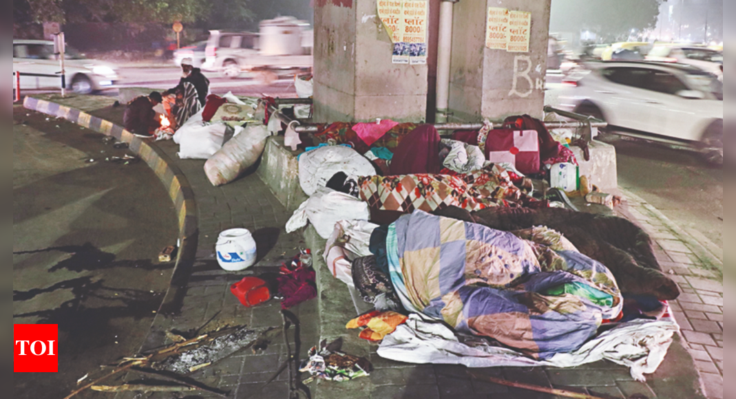 बिना आईडी के नो नाइट शेल्टर एंट्री, कई बेघर फुटपाथों पर सर्द रातों से जूझ रहे हैं |  गुड़गांव समाचार – टाइम्स ऑफ इंडिया