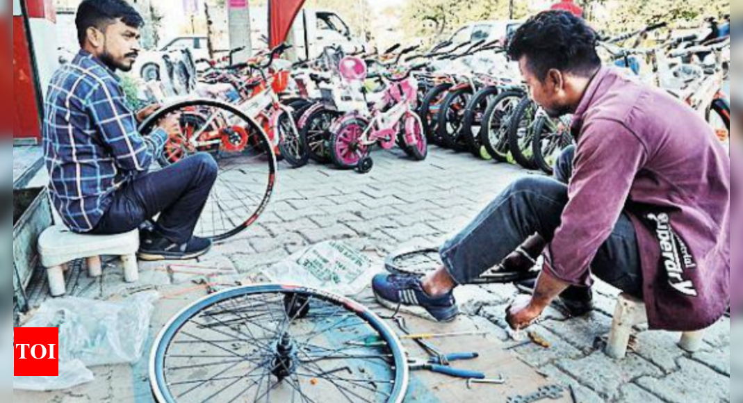 साइकिल पर अनिवार्य रिफ्लेक्टर: इंक उत्पादन पर ब्रेक लगाता है |  लुधियाना समाचार – टाइम्स ऑफ इंडिया