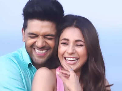 Shehnaaz romances Guru Randhawa, watch