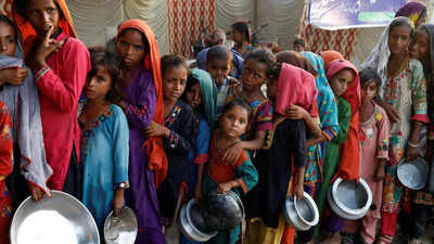Pakistan orders malls to close early amid economic crisis
