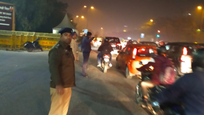 Vehicles crawl due traffic congestion at Delhi-Noida border