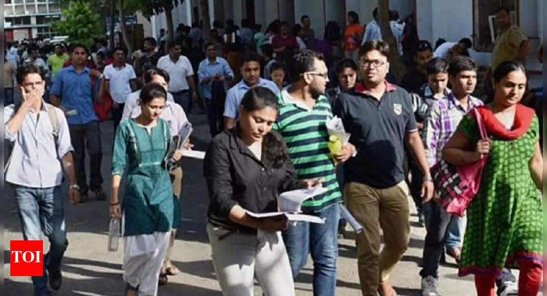 Civil service trainees to focus on dist-level devpt