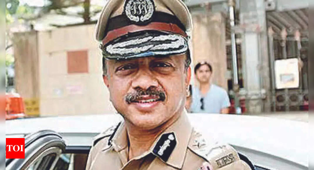 मुंबई के शीर्ष पुलिस अधिकारी को नीचा दिखाना?  देवेन भारती अब स्पेशल सीपी |  मुंबई समाचार – टाइम्स ऑफ इंडिया