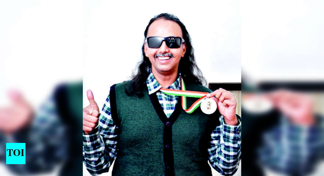 सकारात्मकता के लिए लोकपाल हैं 41 वर्षीय ब्लाइंड आईटी इंजीनियर |  सूरत समाचार – टाइम्स ऑफ इंडिया
