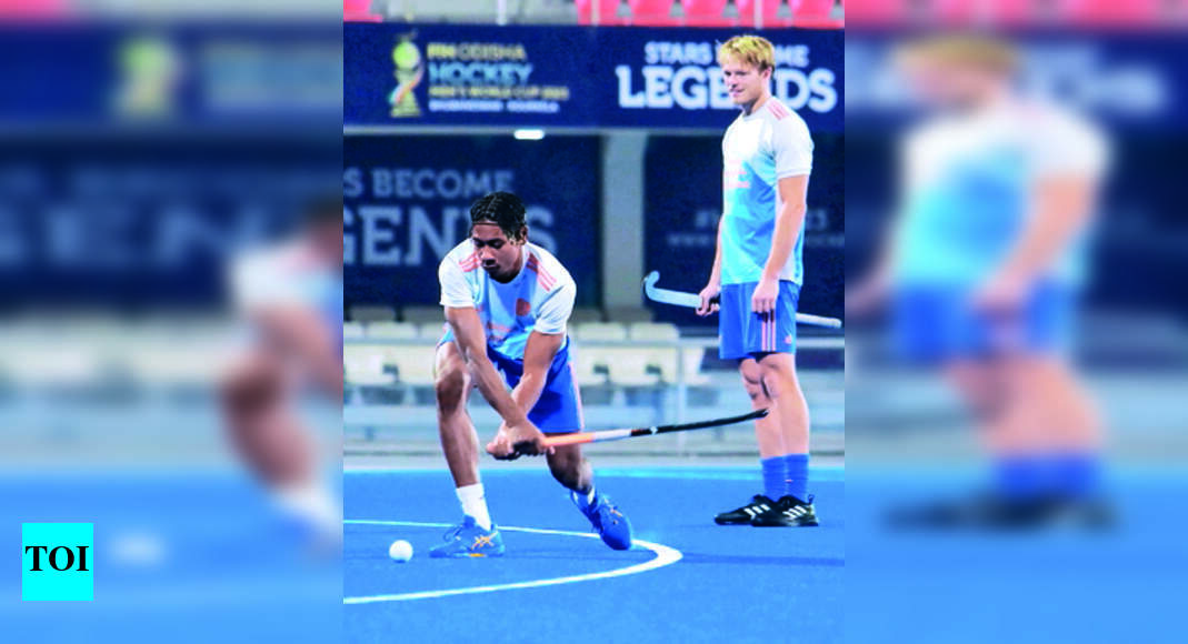 पहला लक्ष्य क्वार्टर तक पहुंचना है, डच कोच डेल्मी कहते हैं |  भुवनेश्वर समाचार – टाइम्स ऑफ इंडिया
