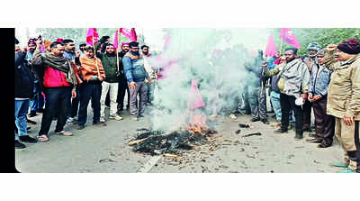 Zira Morcha continues to protest, burn govt effigies