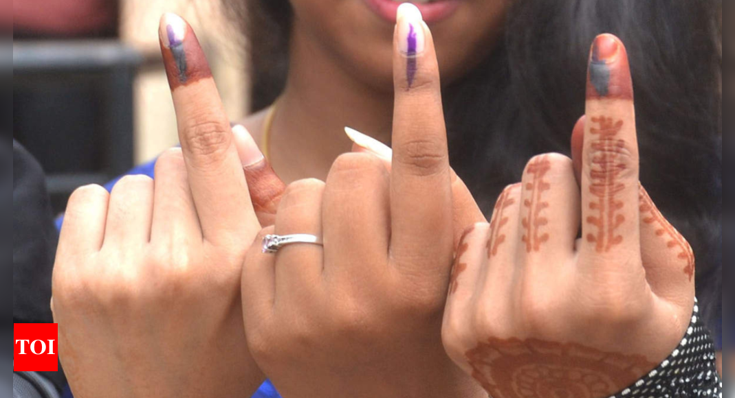 पश्चिम बंगाल में 1,000 पुरुषों पर 967 महिला मतदाता हैं |  कोलकाता समाचार – टाइम्स ऑफ इंडिया