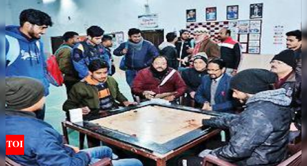 Cricket tie, table tennis at Shia college sports festival in Lucknow